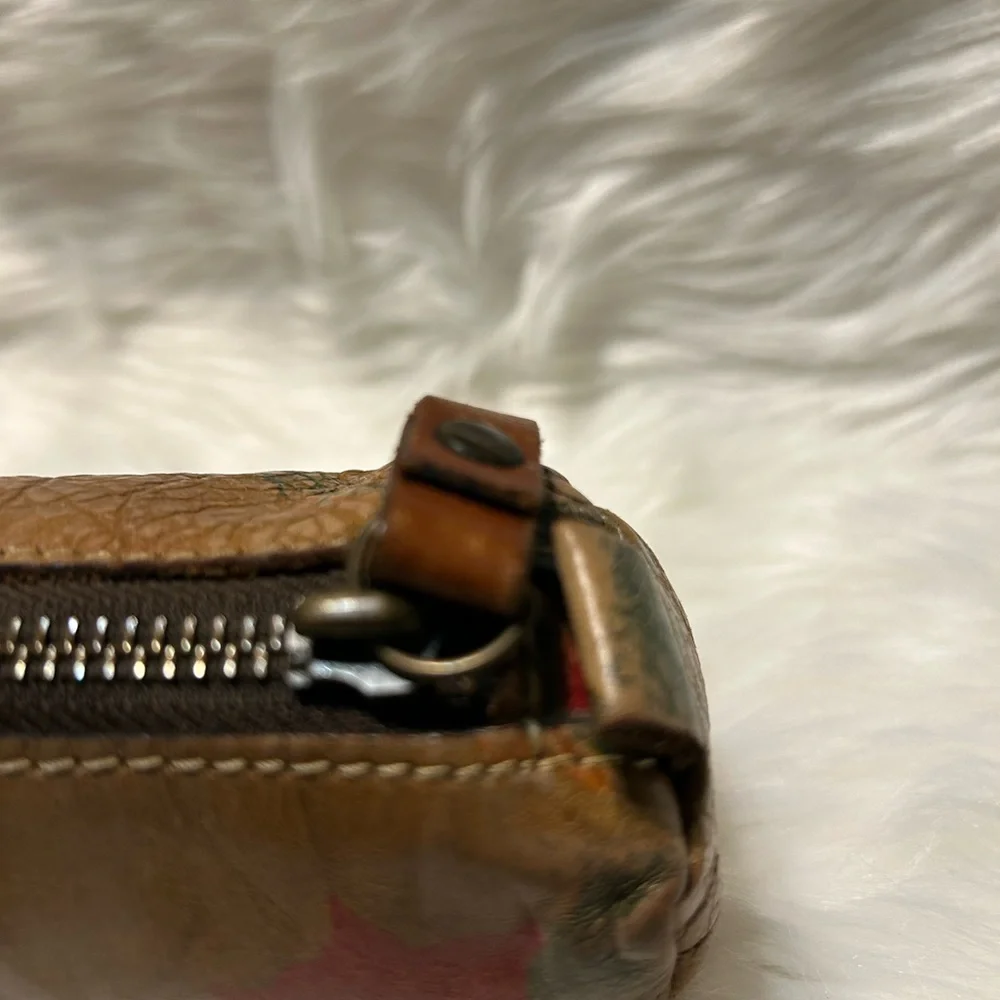 Patricia Nash Isla Oblong Italian Leather Floral Patterned Leather Wristlet - Picture 9 of 12